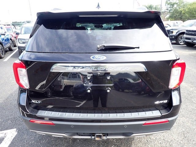 Certified 2022 Ford Explorer XLT w/ Equipment Group 202A image 3
