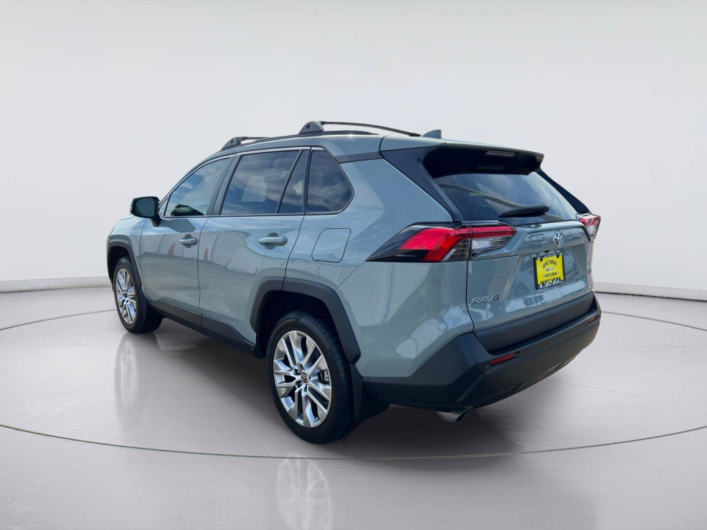 Used 2023 Toyota RAV4 XLE Premium FWD image 5
