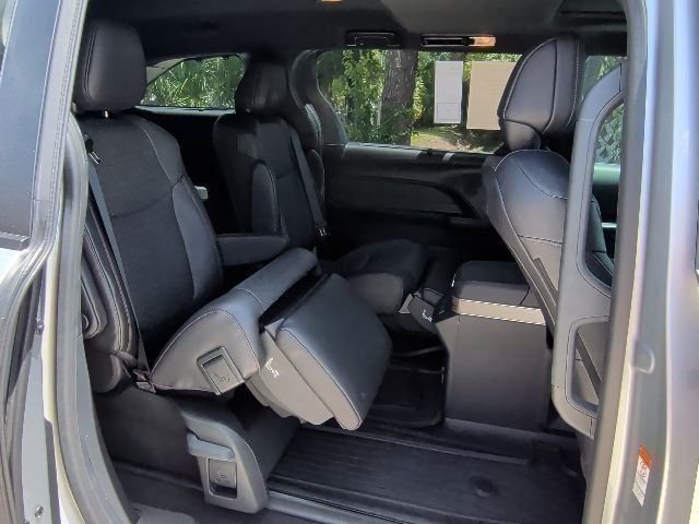Used 2025 Toyota Sienna Platinum FWD image 20
