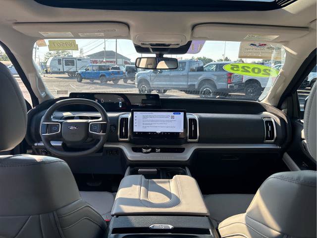 Certified 2025 Ford Expedition Active AWD/4WD image 23