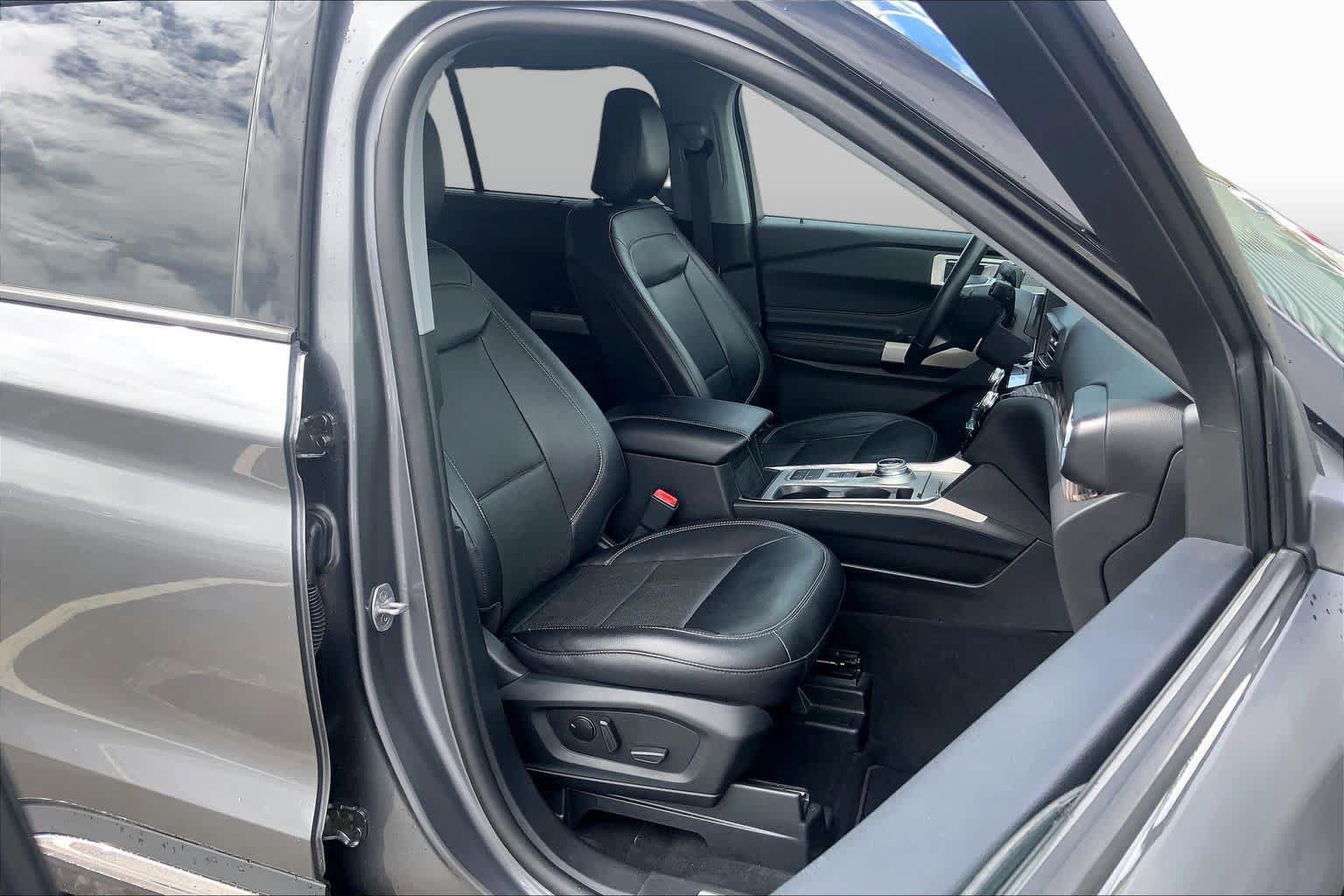 Certified 2022 Ford Explorer Limited w/ Equipment Group 301A RWD image 9