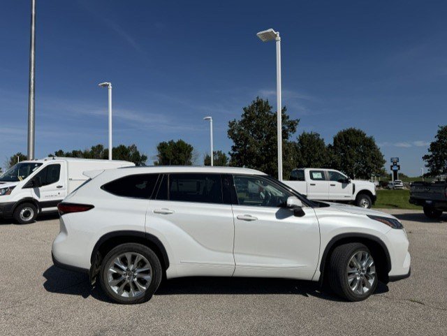 Used 2022 Toyota Highlander Limited AWD/4WD image 10