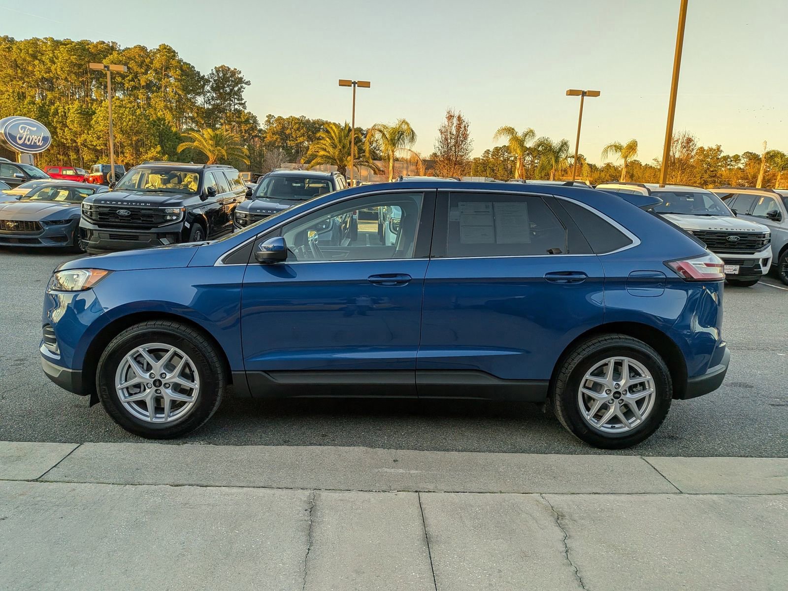 Certified 2023 Ford Edge SEL w/ Convenience Package image 3