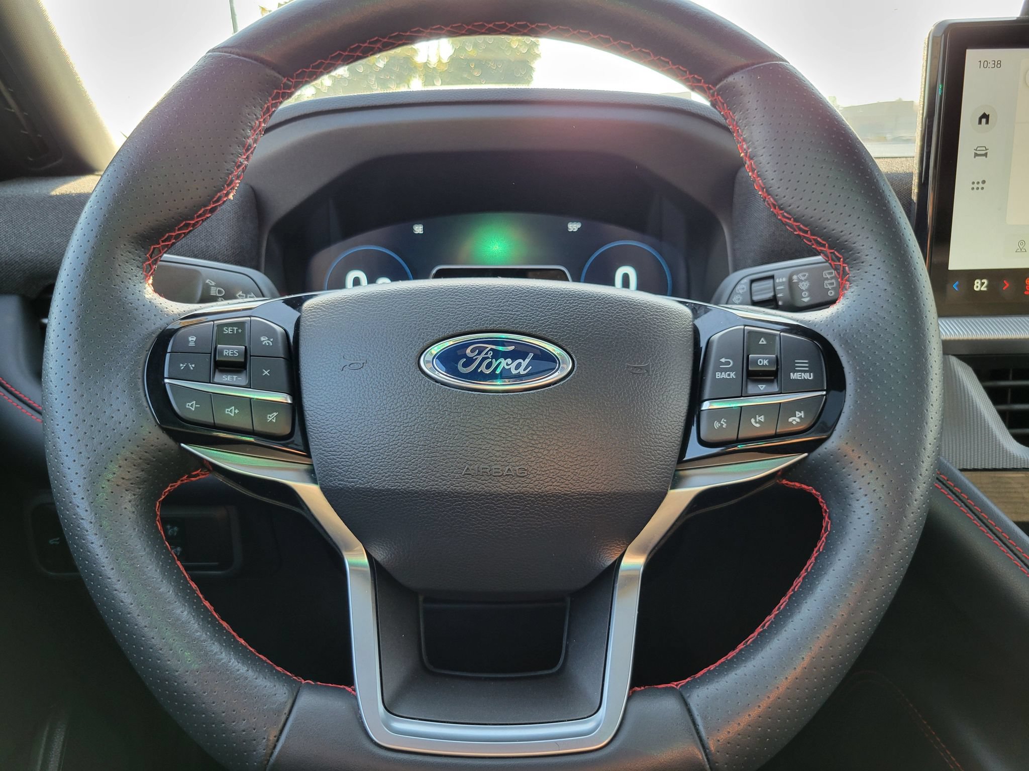 Certified 2025 Ford Explorer ST-Line w/ Premium Package AWD/4WD image 13