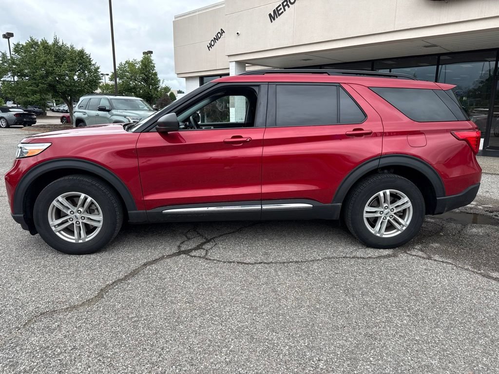 Certified 2024 Ford Explorer XLT w/ Equipment Group 202A AWD/4WD image 9