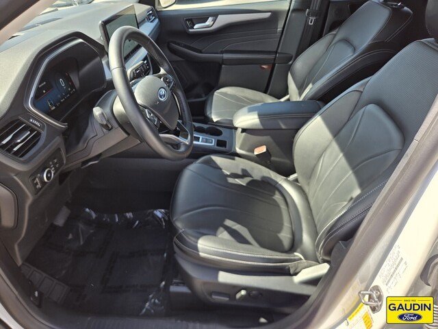 Certified 2025 Ford Escape SE w/ PHEV Premium Package FWD image 11