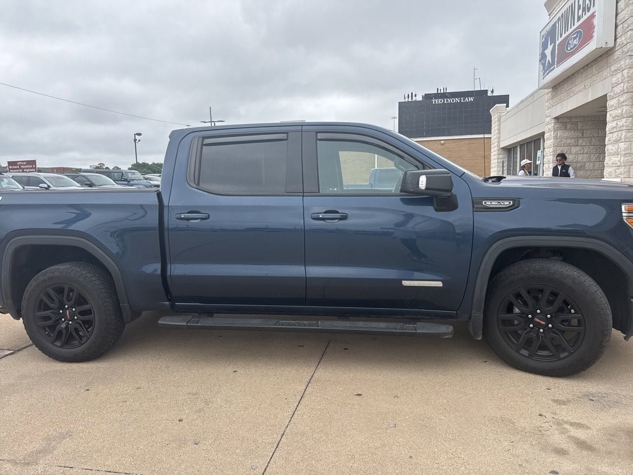 Used 2021 GMC Sierra 1500 Elevation w/ Preferred Package AWD/4WD image 4