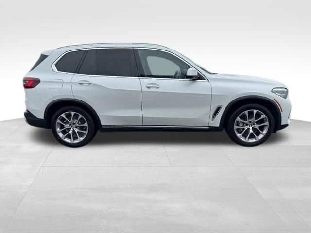 Used 2022 BMW X5 xDrive40i w/ Premium Package AWD/4WD image 2