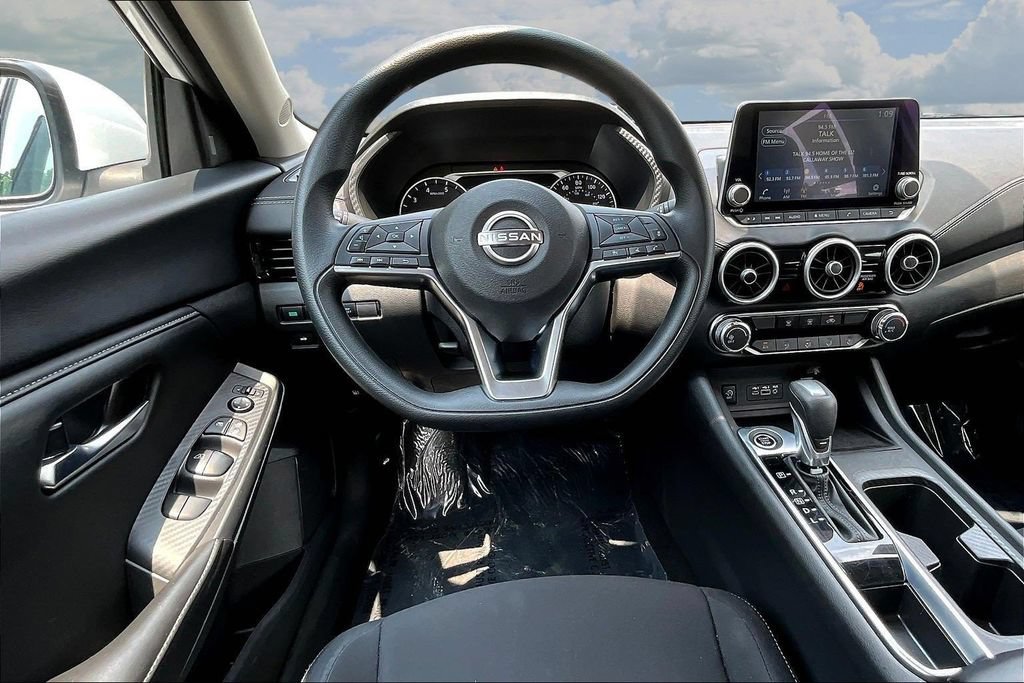 Used 2025 Nissan Sentra SV FWD image 10