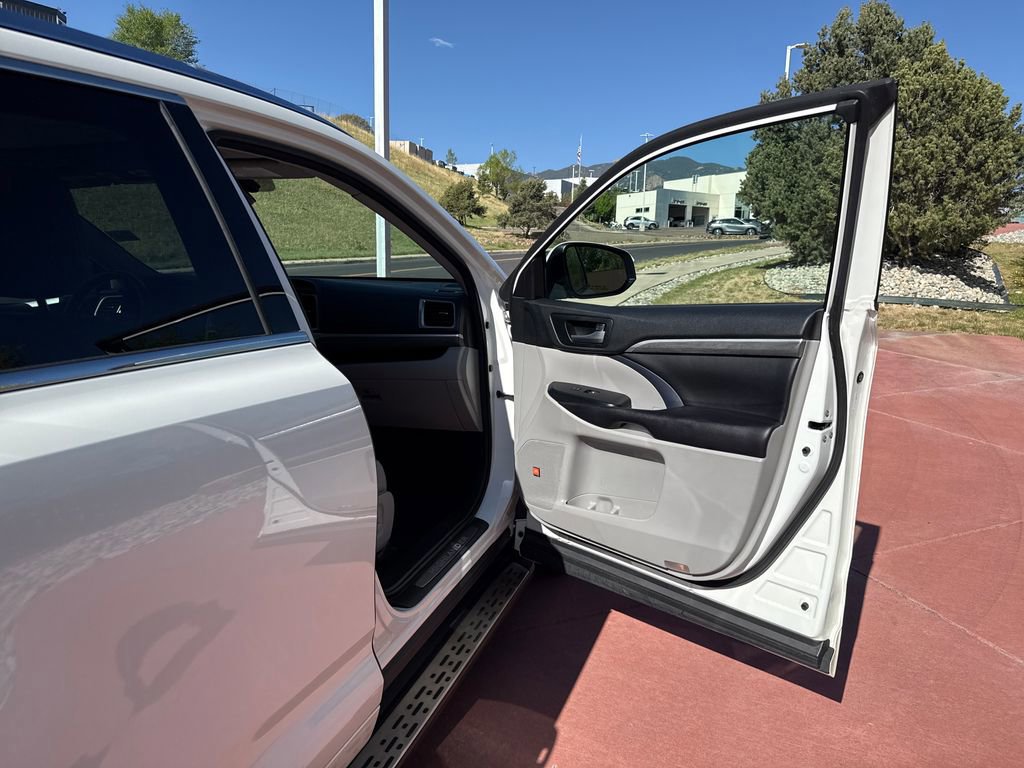 Used 2018 Toyota Highlander Limited Platinum AWD/4WD image 30