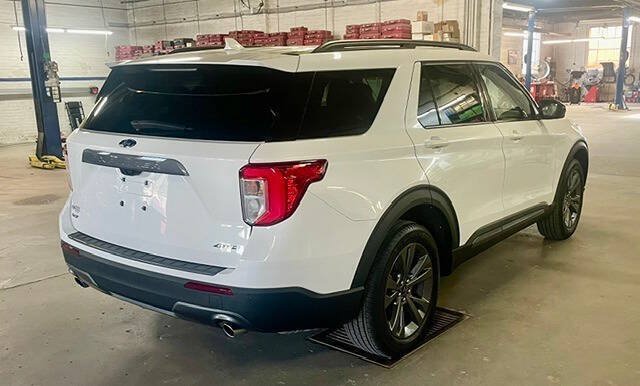 Certified 2024 Ford Explorer XLT w/ Equipment Group 202A AWD/4WD image 6