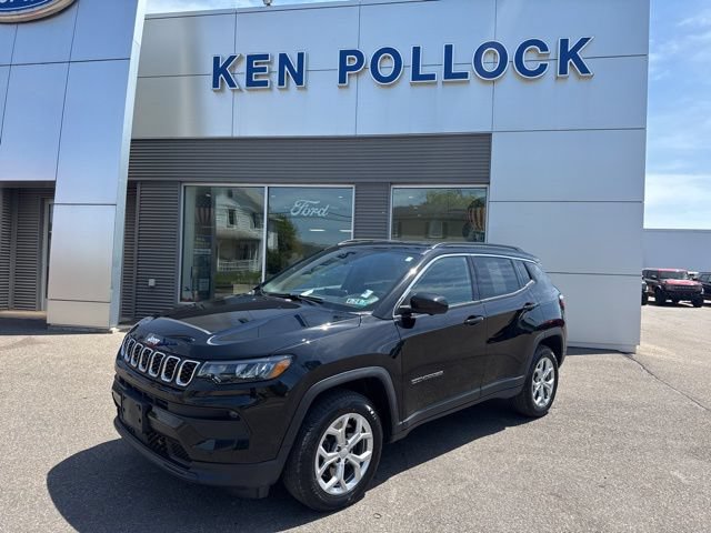 Used 2024 Jeep Compass Latitude w/ Convenience Group AWD/4WD image 2