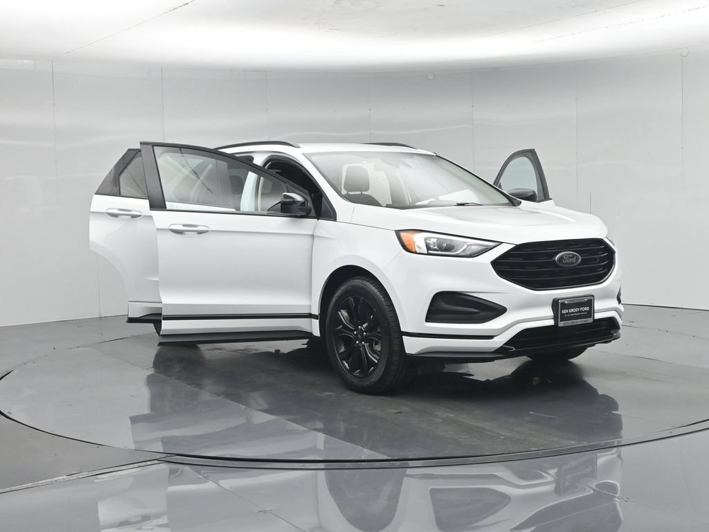 Certified 2022 Ford Edge SE w/ Black Appearance Package AWD/4WD image 6