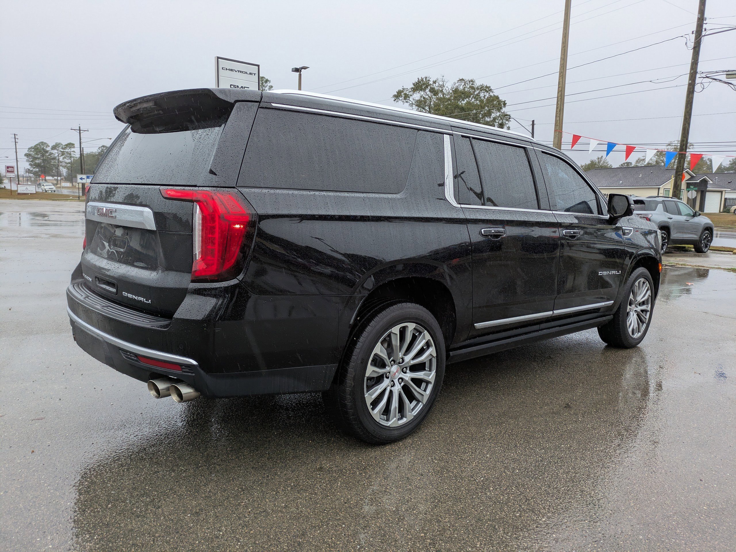 Used 2021 GMC Yukon XL Denali w/ Denali Premium Package image 5