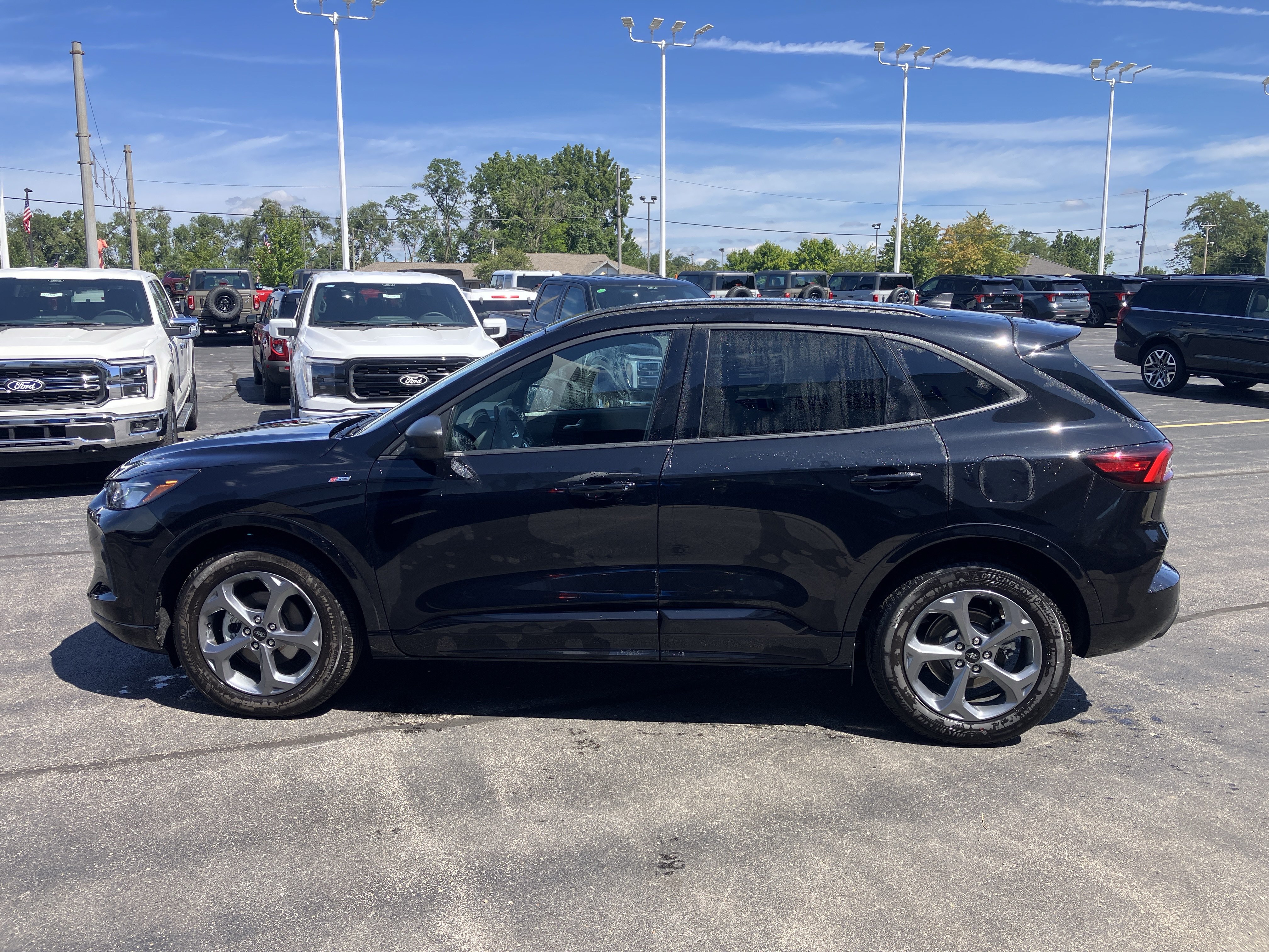 Certified 2023 Ford Escape ST-Line w/ Tech Pack #1 AWD/4WD image 4