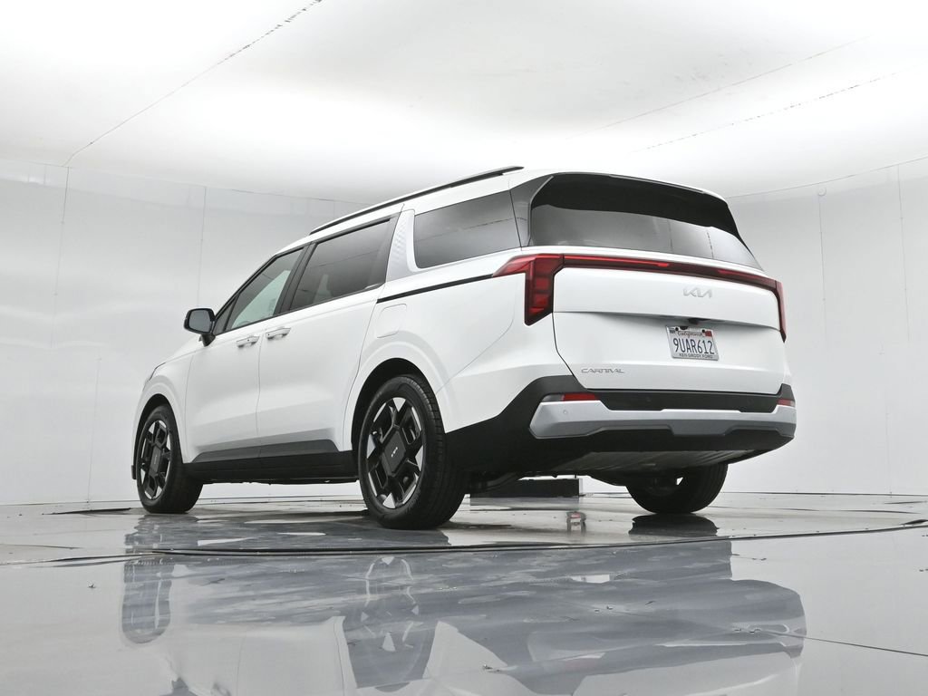 Used 2025 Kia Carnival EX image 49