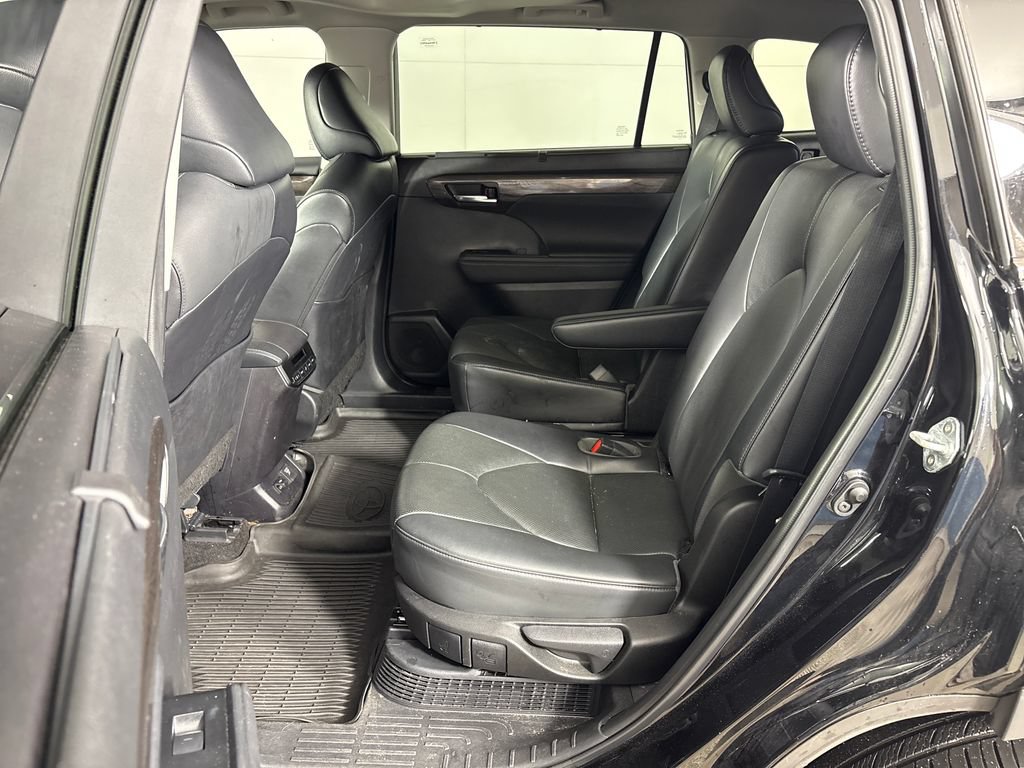 Used 2023 Toyota Highlander Limited AWD/4WD image 29