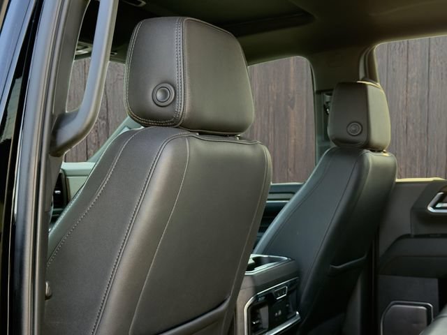 Used 2024 Chevrolet Silverado 2500 High Country w/ High Country Premium Package AWD/4WD image 23