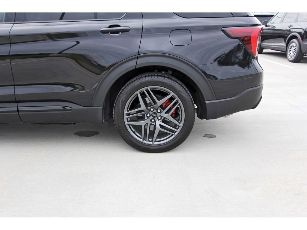 Certified 2025 Ford Explorer ST-Line w/ Premium Package RWD image 29