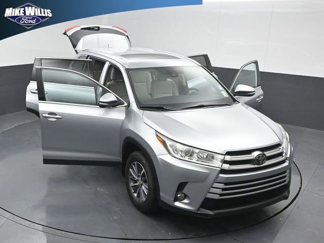 Used 2019 Toyota Highlander XLE FWD image 25