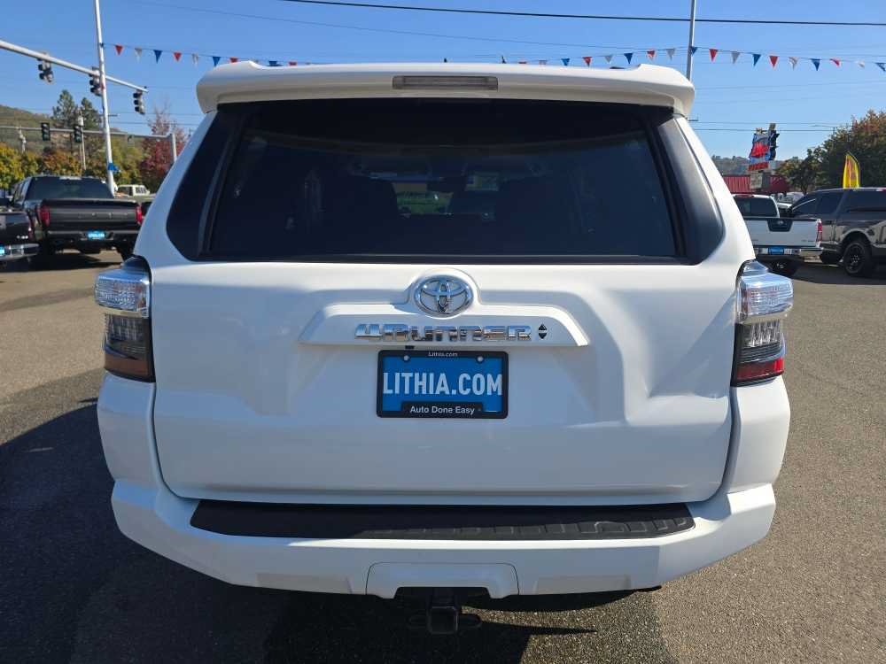 Used 2022 Toyota 4Runner SR5 AWD/4WD image 4