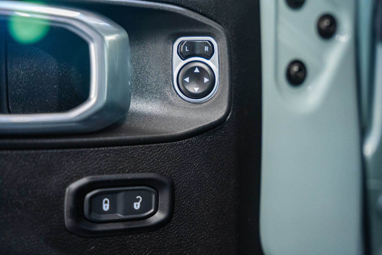 Used 2024 Jeep Wrangler Unlimited AWD/4WD image 45