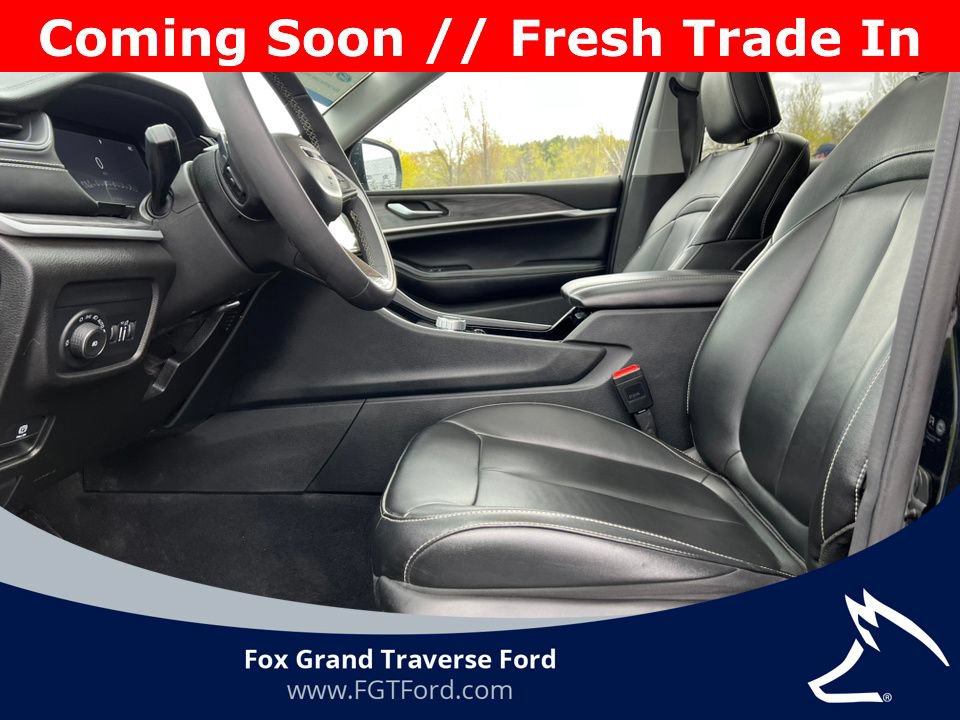 Used 2023 Jeep Grand Cherokee Limited AWD/4WD image 3