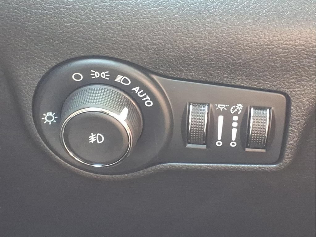 Used 2026 Jeep Compass Limited AWD/4WD image 19