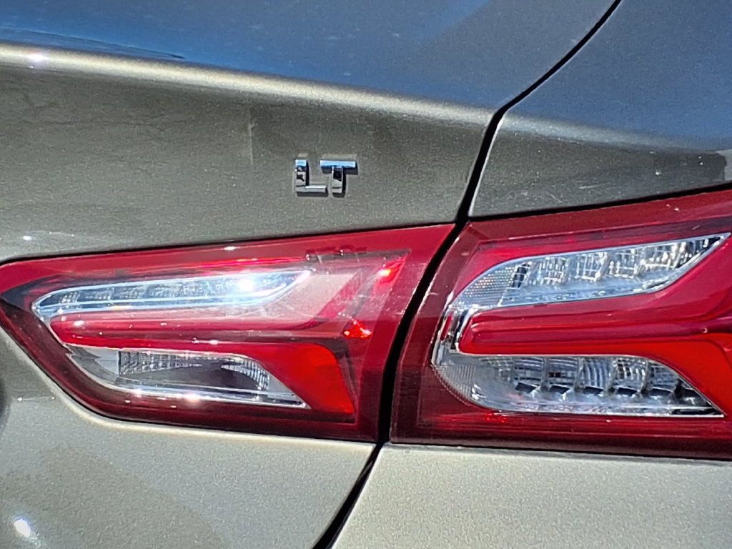 Used 2020 Chevrolet Malibu LT FWD image 23