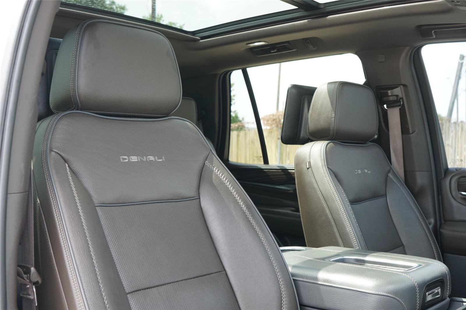 Used 2021 GMC Yukon Denali w/ Denali Ultimate Package AWD/4WD image 31
