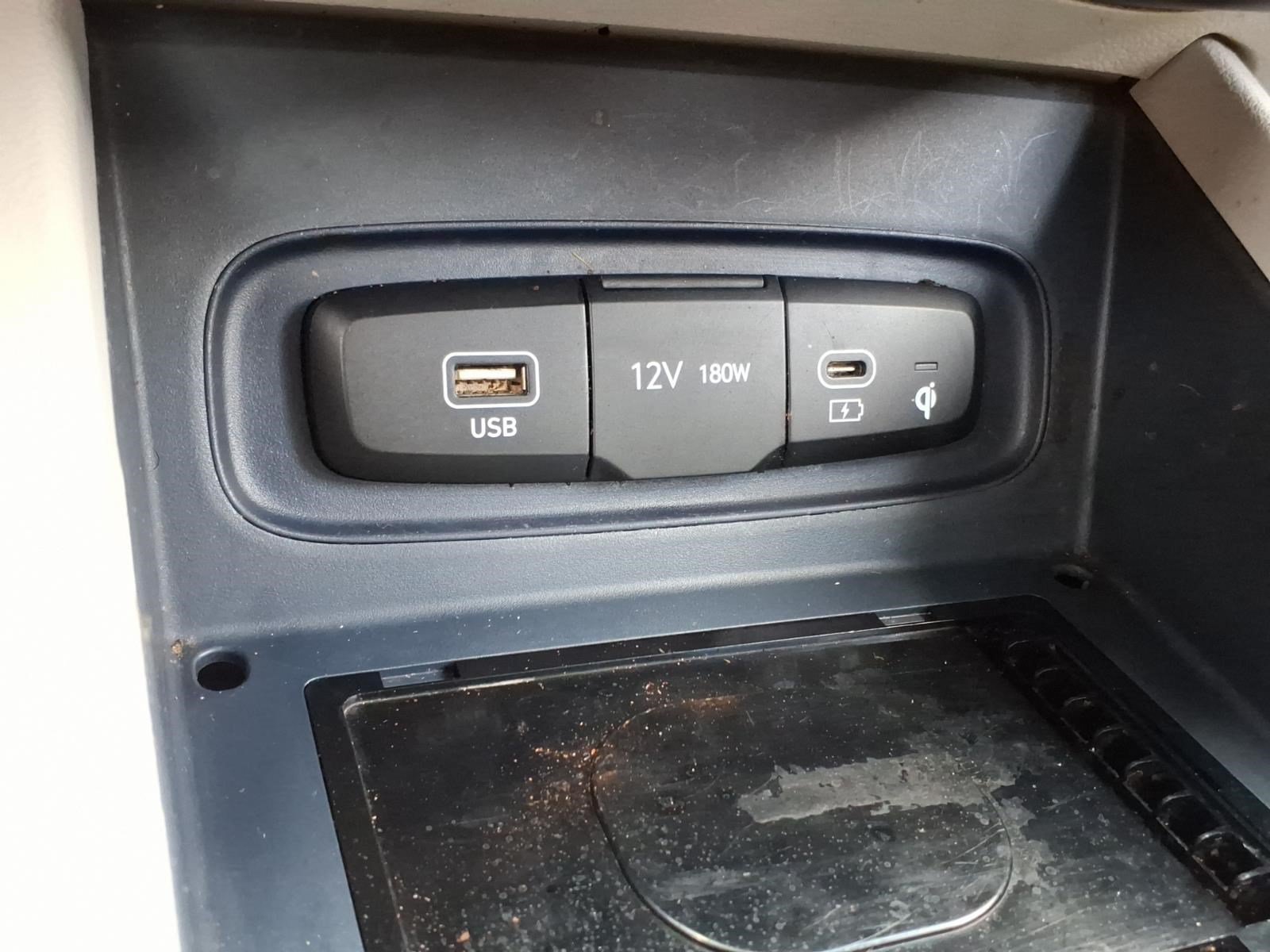 Used 2025 Hyundai Venue Limited FWD image 26