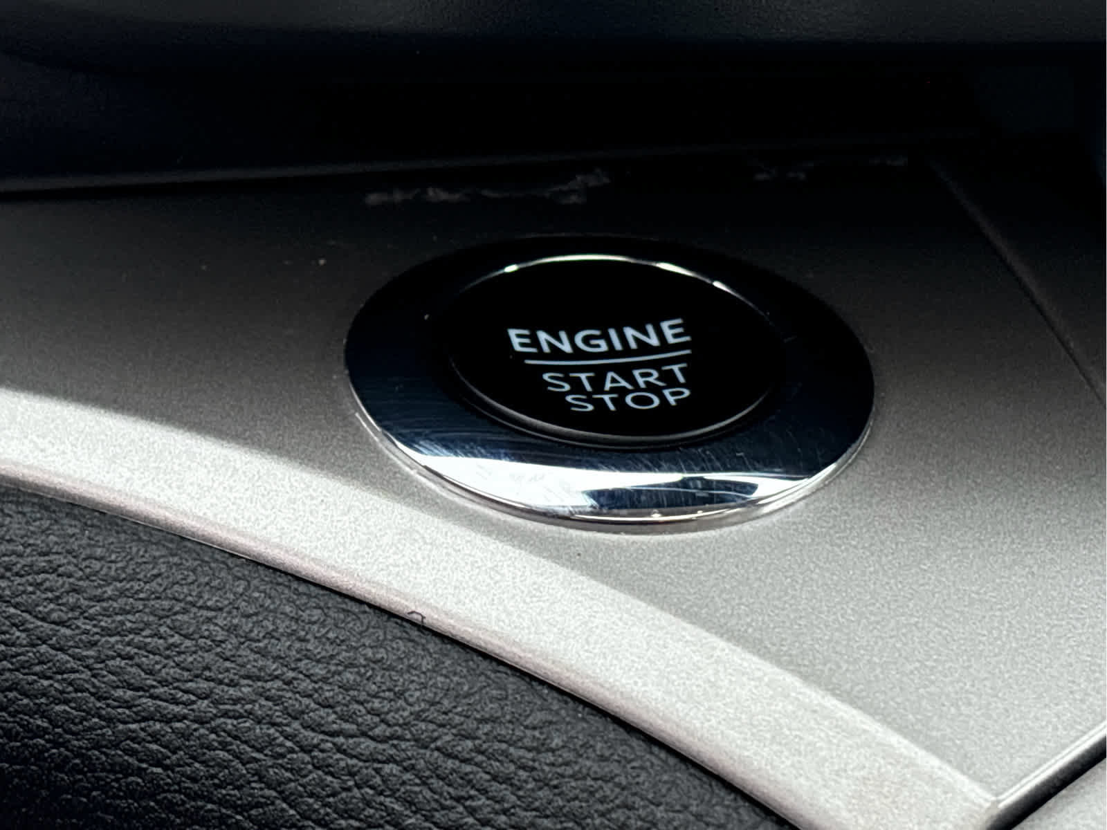 Certified 2022 Ford Explorer XLT w/ Equipment Group 202A image 28