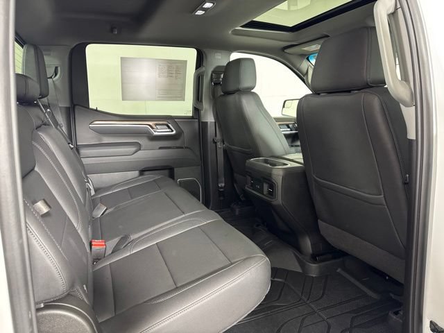 Used 2025 Chevrolet Silverado 1500 RST w/ Redline Edition AWD/4WD image 5