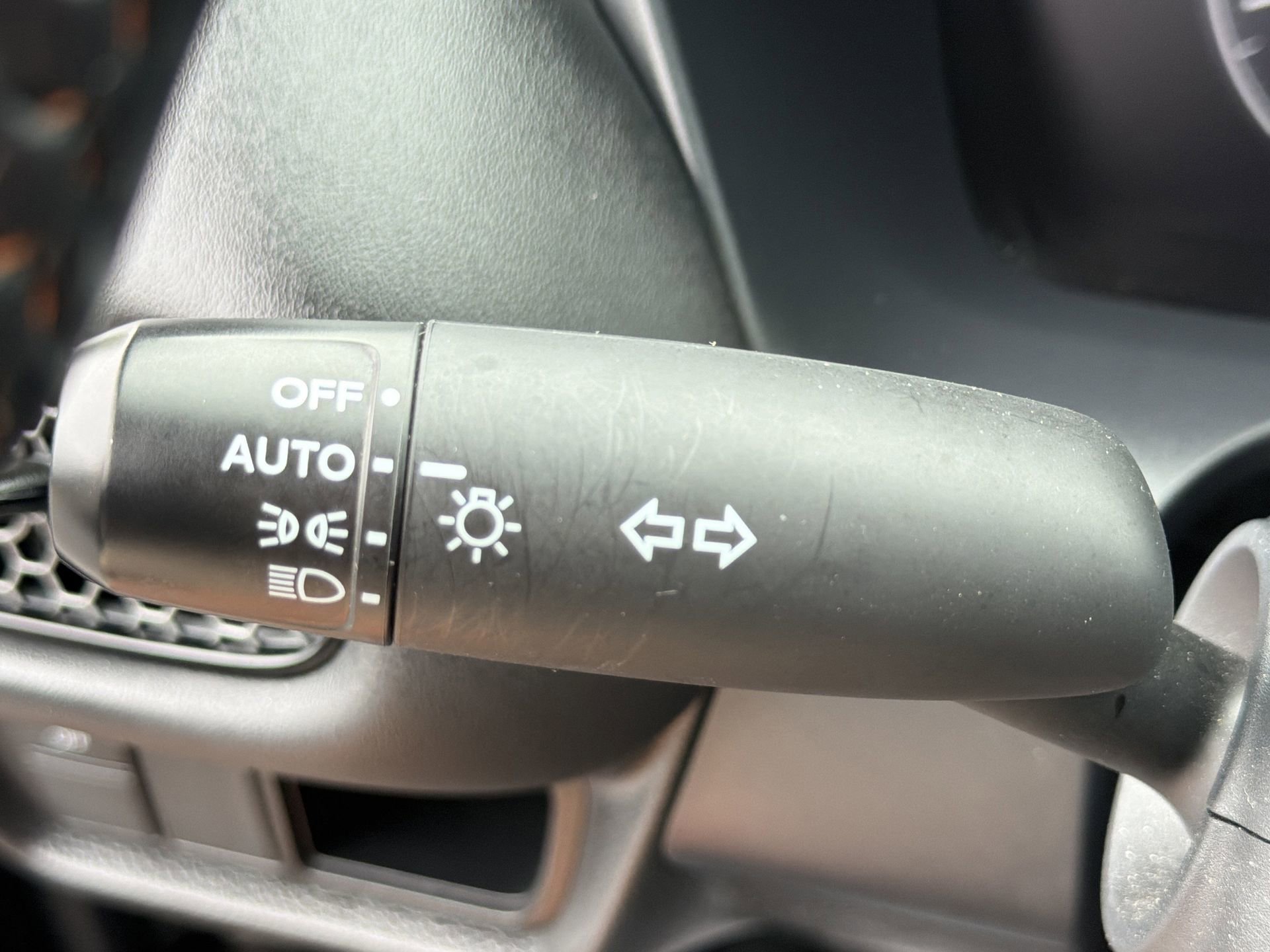Used 2025 Honda HR-V Sport image 15