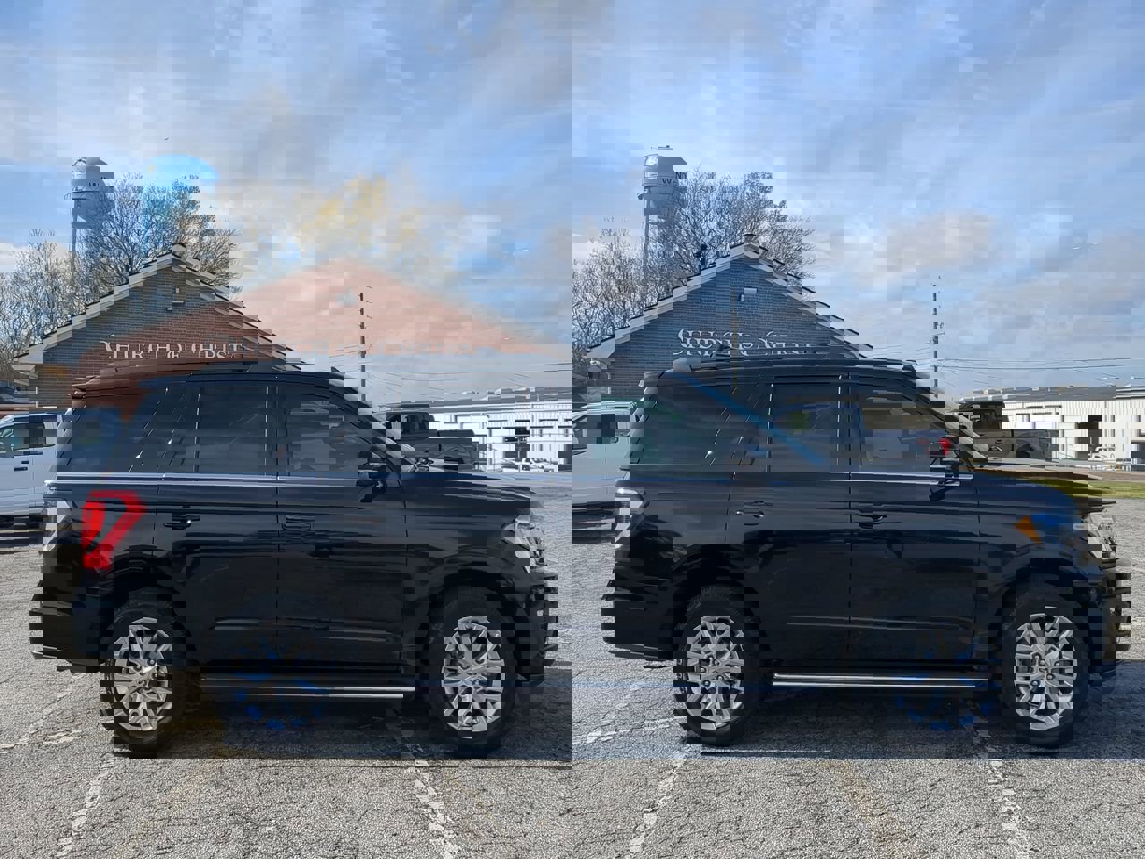 Certified 2021 Ford Expedition XLT image 1