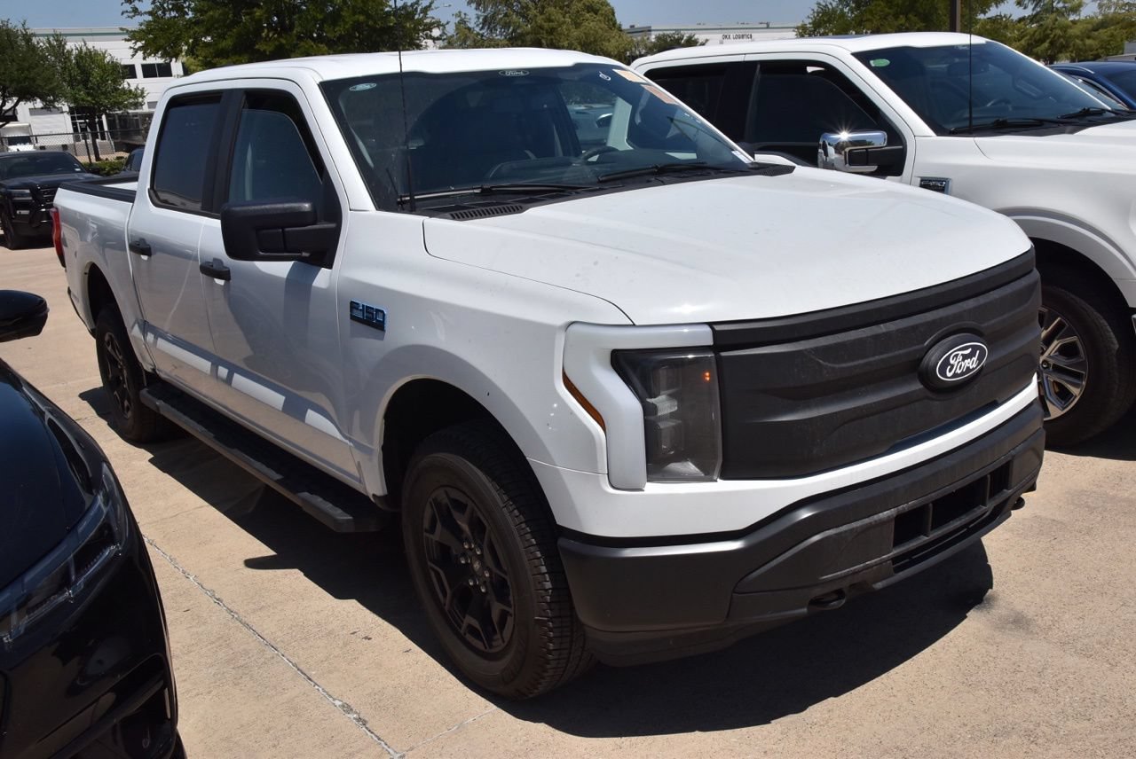Certified 2025 Ford F150 Lightning Pro w/ Max Trailer Tow Package AWD/4WD image 4