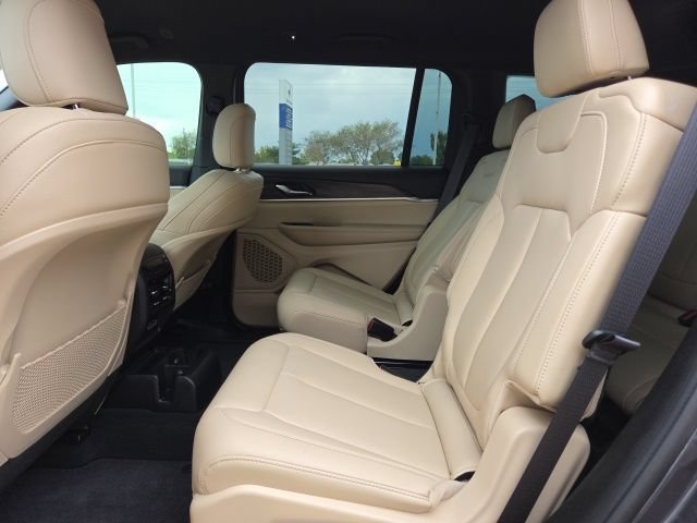 Used 2025 Jeep Grand Cherokee L Limited w/ Black Appearance Package RWD image 28
