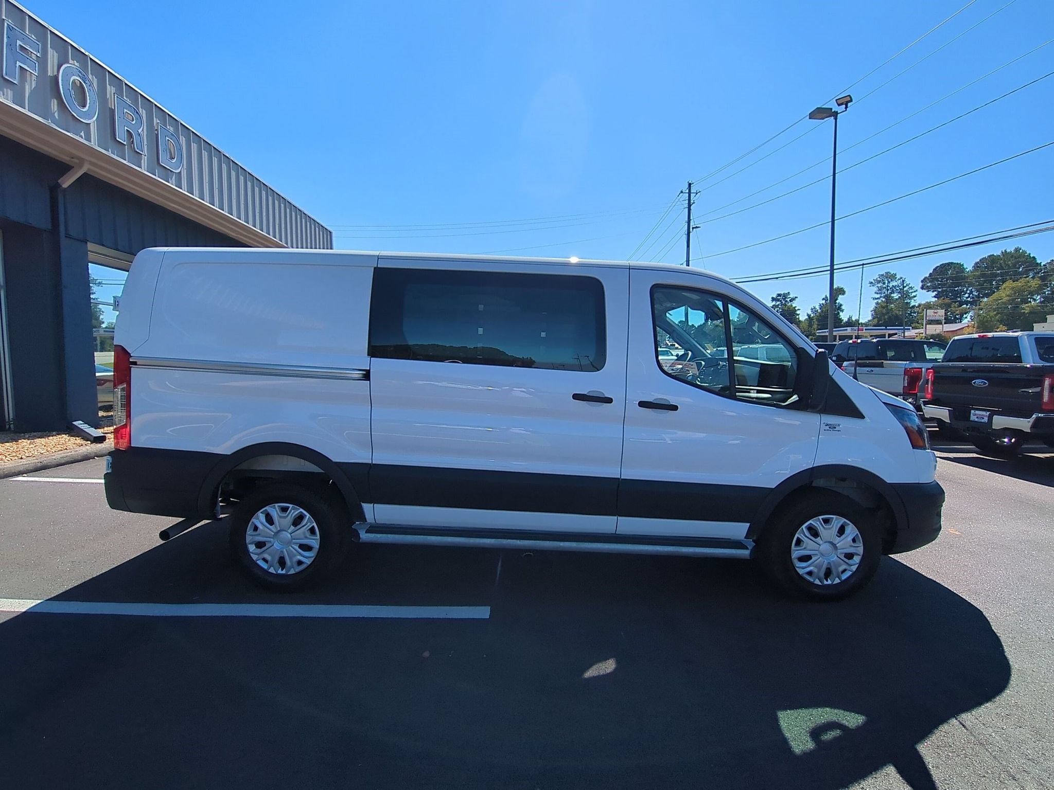 Certified 2025 Ford Transit 250 Low Roof w/ Exterior Upgrade Package RWD image 4