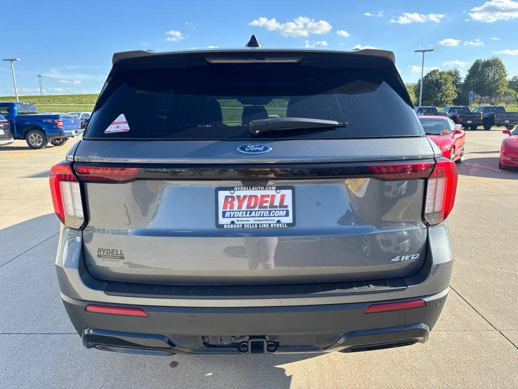 Certified 2025 Ford Explorer ST-Line w/ ST-Line Street Pack AWD/4WD image 32