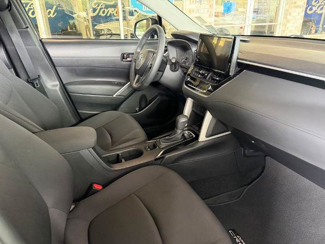 Used 2025 Toyota Corolla Cross LE FWD image 3