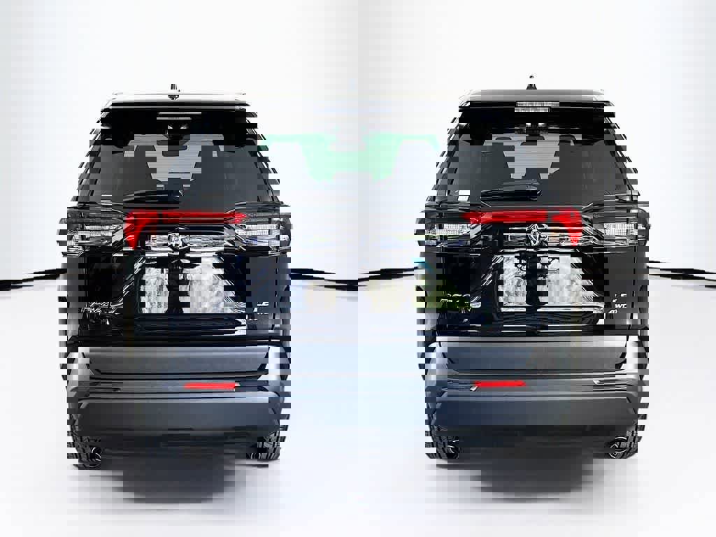 Used 2025 Toyota RAV4 LE image 4