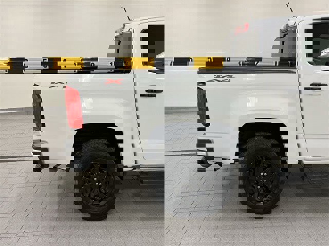 Used 2022 Chevrolet Colorado LT w/ LT Convenience Package image 6