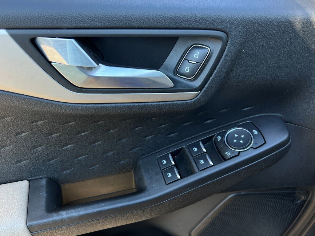 Certified 2020 Ford Escape SE Sport image 18