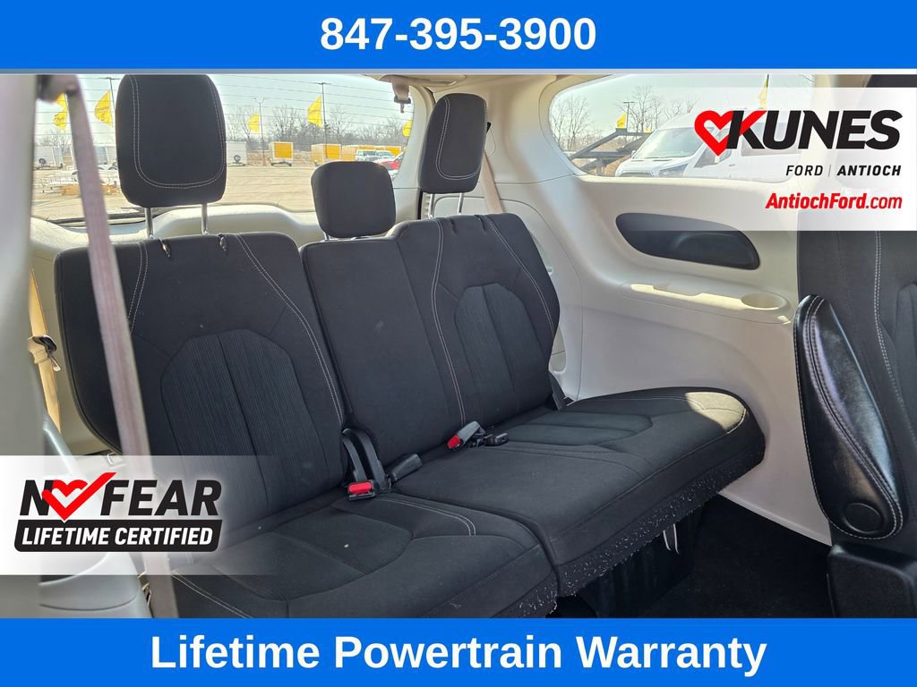 Used 2023 Chrysler Voyager LX image 30