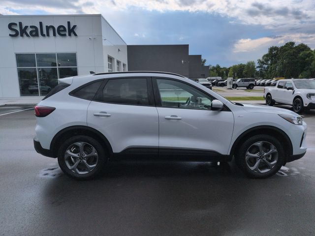 Certified 2025 Ford Escape ST-Line Select AWD/4WD image 8