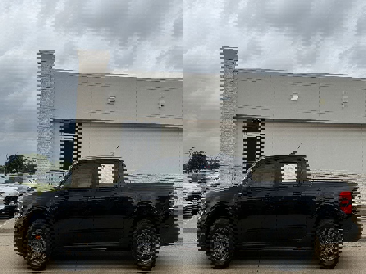 Certified 2025 Ford Maverick XLT FWD image 3