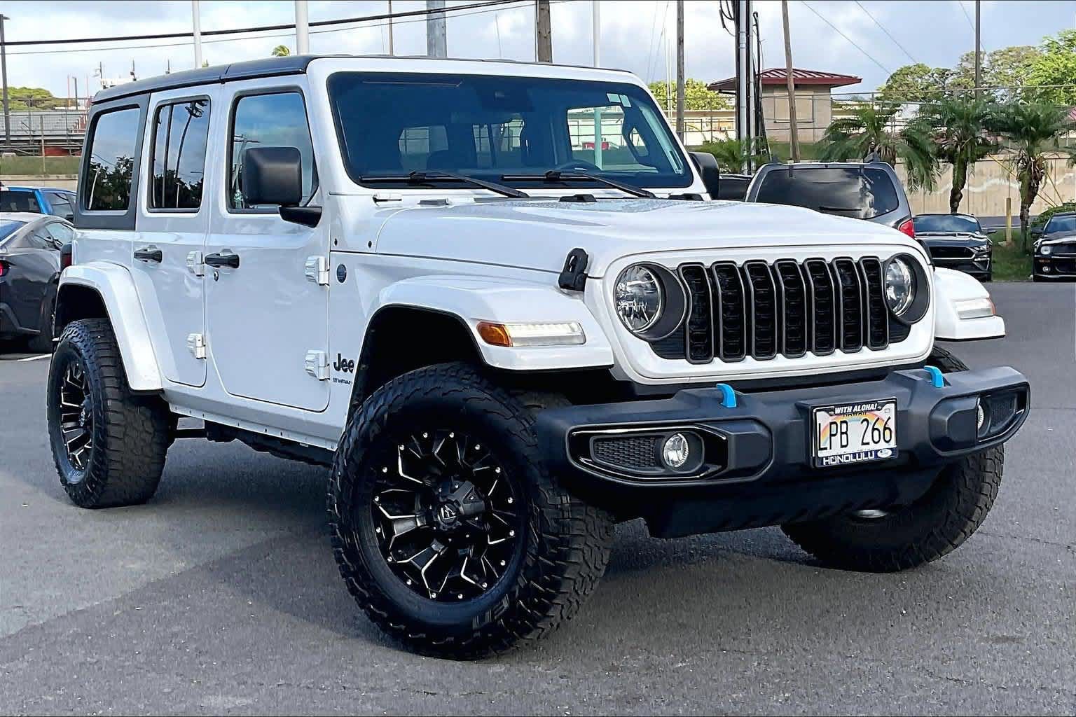 Used 2024 Jeep Wrangler Unlimited w/ Dual Top Group AWD/4WD image 21