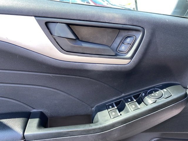 Certified 2022 Ford Escape SE w/ Cold Weather Package image 18