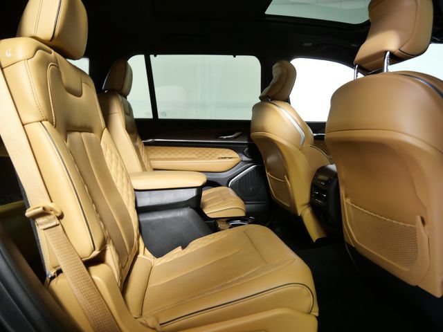 Used 2023 Jeep Grand Cherokee L Summit w/ Luxury Tech Group V AWD/4WD image 13