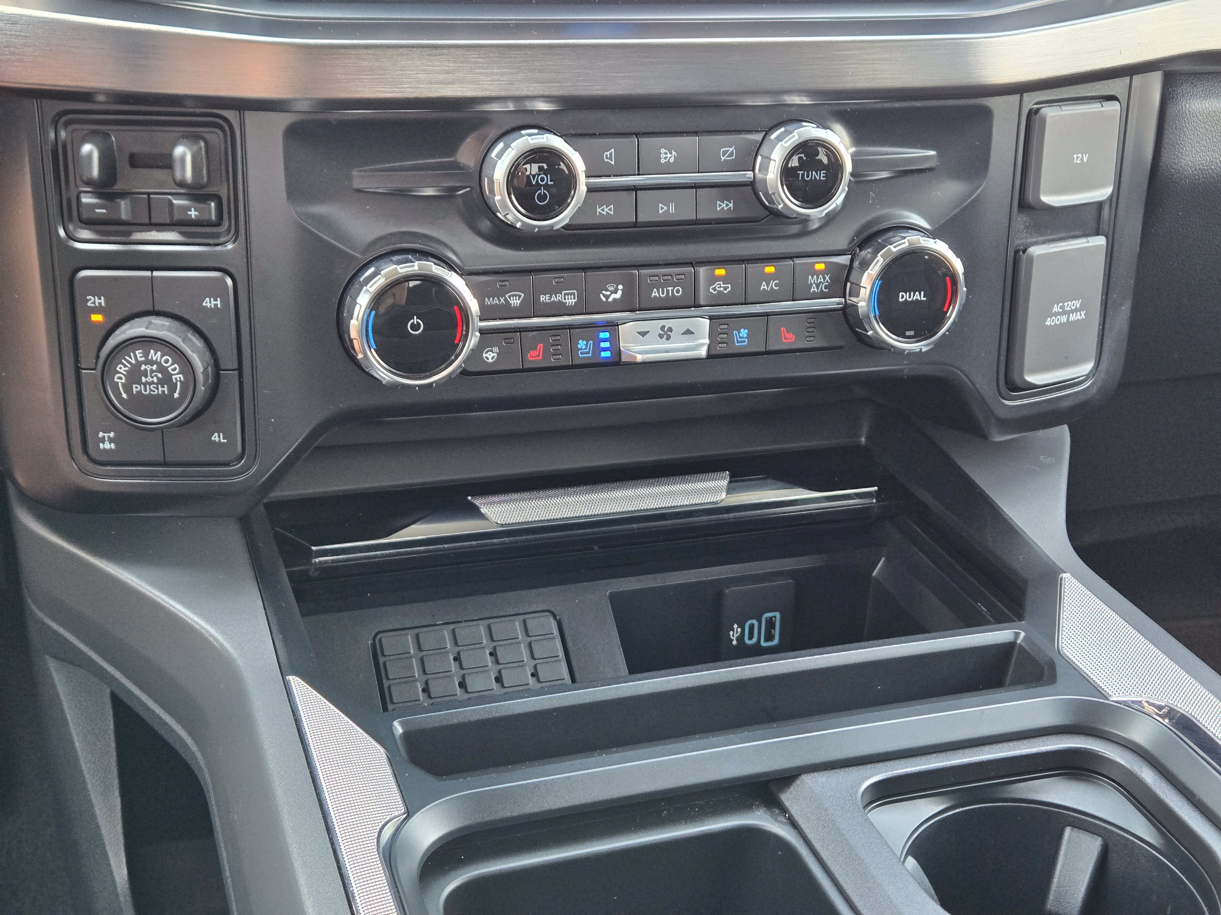 Certified 2024 Ford F250 Lariat w/ Lariat Ultimate Package AWD/4WD image 32